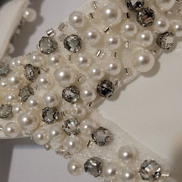 Adrianna Pappell Pearl Crepe Halter Gown - Picture 10 of 16